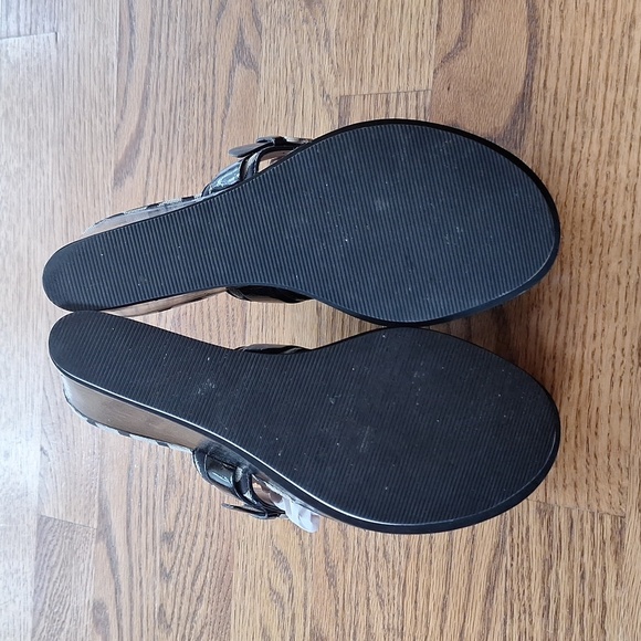 Coach Black Gypsy Signature Patent Wedge Thong Sandals 10b - Picture 4 of 13